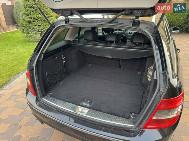 Чорний Мерседес Ц-Клас, об'ємом двигуна 2.14 л та пробігом 349 тис. км за 9950 $, фото 15 на Automoto.ua