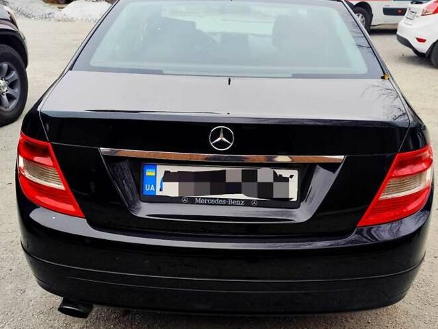Чорний Мерседес Ц-Клас, об'ємом двигуна 2.1 л та пробігом 350 тис. км за 10800 $, фото 4 на Automoto.ua