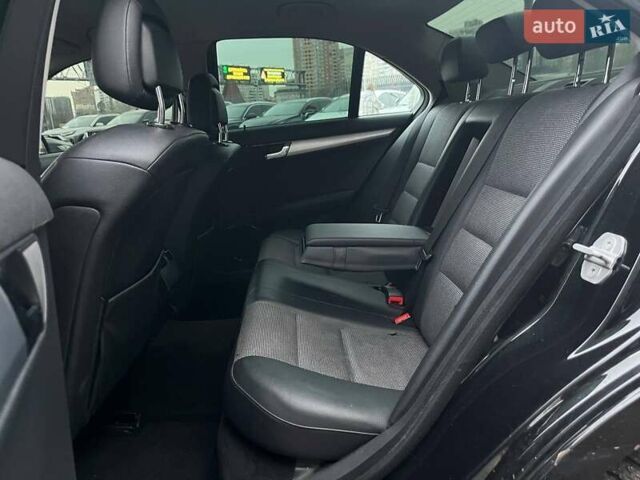 Черный Мерседес Ц-Класс, объемом двигателя 1.8 л и пробегом 256 тыс. км за 8990 $, фото 9 на Automoto.ua