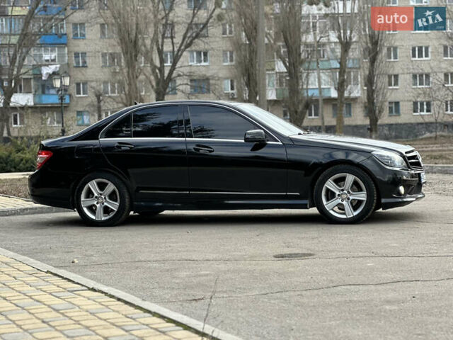 Черный Мерседес Ц-Класс, объемом двигателя 3 л и пробегом 270 тыс. км за 12500 $, фото 4 на Automoto.ua