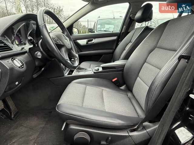 Чорний Мерседес Ц-Клас, об'ємом двигуна 1.8 л та пробігом 217 тис. км за 10850 $, фото 22 на Automoto.ua