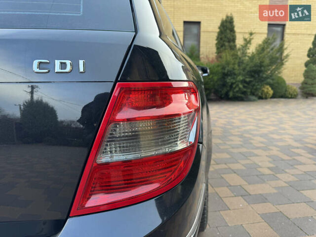 Чорний Мерседес Ц-Клас, об'ємом двигуна 2.14 л та пробігом 349 тис. км за 9950 $, фото 5 на Automoto.ua