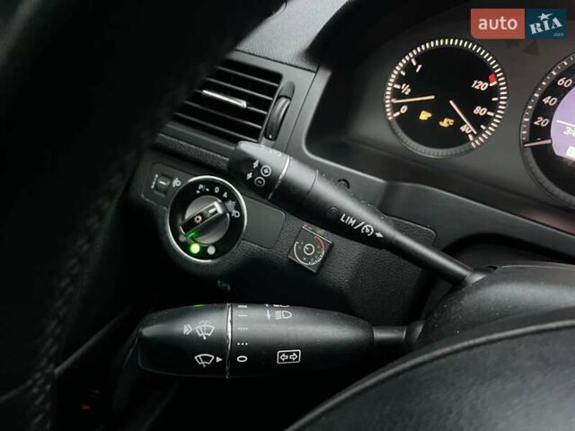 Черный Мерседес Ц-Класс, объемом двигателя 1.8 л и пробегом 256 тыс. км за 8990 $, фото 18 на Automoto.ua