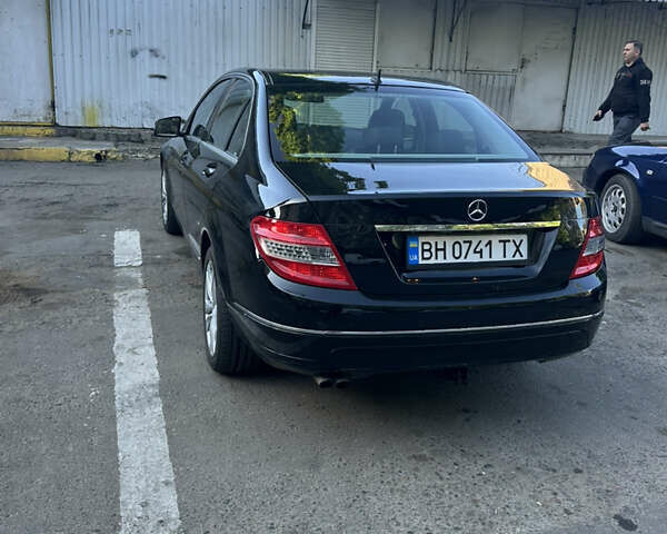 Чорний Мерседес Ц-Клас, об'ємом двигуна 2.2 л та пробігом 255 тис. км за 10650 $, фото 1 на Automoto.ua