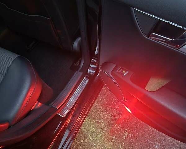 Черный Мерседес Ц-Класс, объемом двигателя 2.2 л и пробегом 242 тыс. км за 8900 $, фото 15 на Automoto.ua