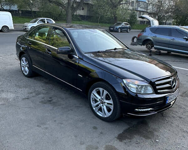 Чорний Мерседес Ц-Клас, об'ємом двигуна 2.2 л та пробігом 255 тис. км за 10650 $, фото 8 на Automoto.ua