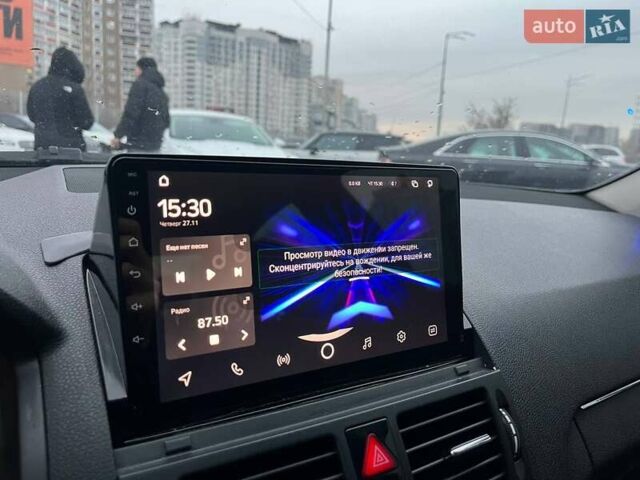 Черный Мерседес Ц-Класс, объемом двигателя 1.8 л и пробегом 256 тыс. км за 8990 $, фото 22 на Automoto.ua