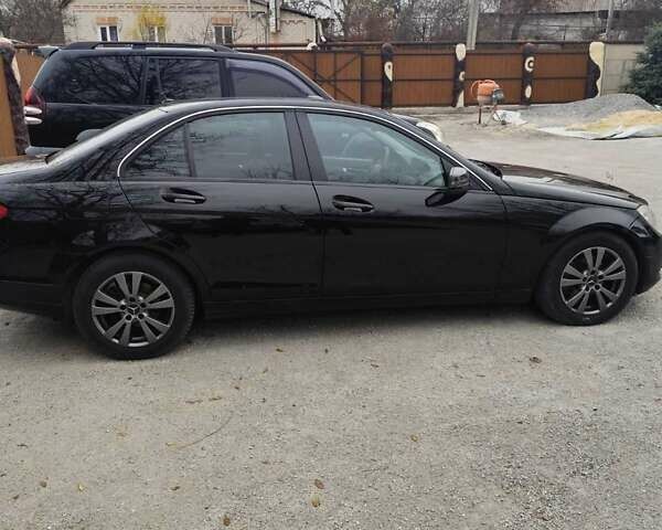 Чорний Мерседес Ц-Клас, об'ємом двигуна 2.1 л та пробігом 350 тис. км за 10800 $, фото 3 на Automoto.ua