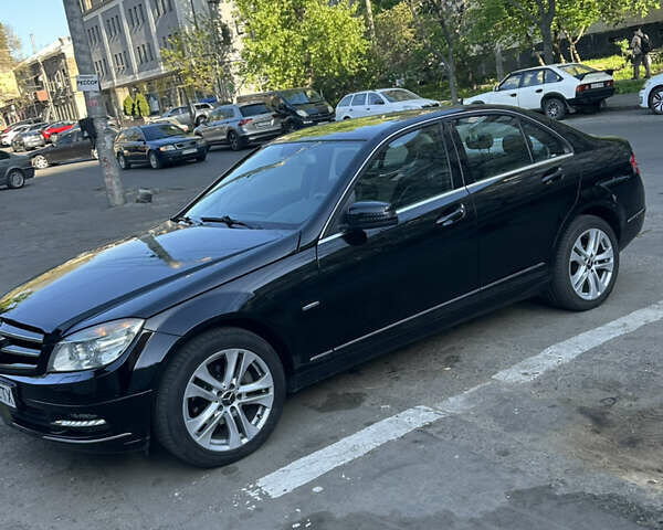 Чорний Мерседес Ц-Клас, об'ємом двигуна 2.2 л та пробігом 255 тис. км за 10650 $, фото 4 на Automoto.ua