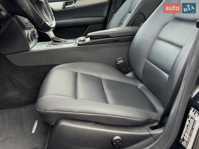 Чорний Мерседес Ц-Клас, об'ємом двигуна 3 л та пробігом 160 тис. км за 12800 $, фото 7 на Automoto.ua