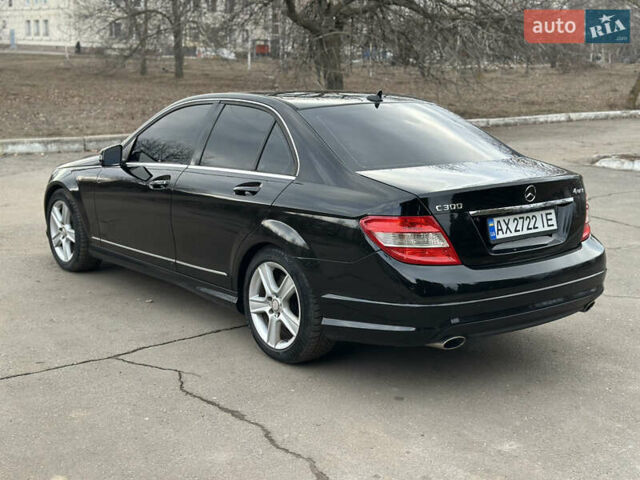 Черный Мерседес Ц-Класс, объемом двигателя 3 л и пробегом 270 тыс. км за 12500 $, фото 5 на Automoto.ua