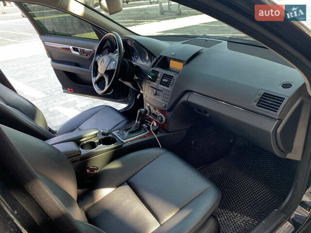 Чорний Мерседес Ц-Клас, об'ємом двигуна 3 л та пробігом 300 тис. км за 9100 $, фото 12 на Automoto.ua