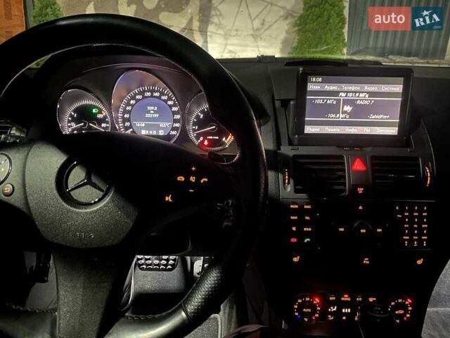 Черный Мерседес Ц-Класс, объемом двигателя 3 л и пробегом 222 тыс. км за 13200 $, фото 13 на Automoto.ua