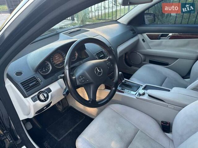 Чорний Мерседес Ц-Клас, об'ємом двигуна 1.8 л та пробігом 270 тис. км за 8900 $, фото 10 на Automoto.ua
