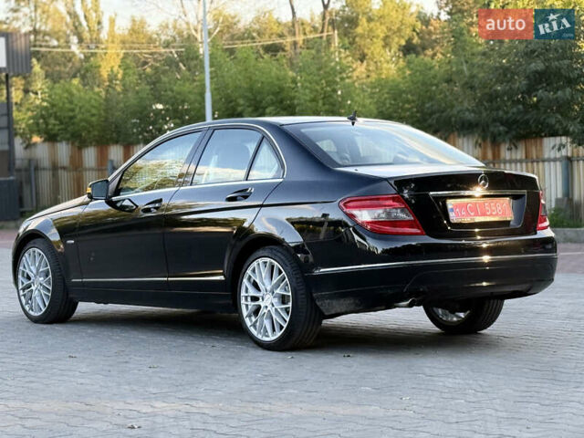 Чорний Мерседес Ц-Клас, об'ємом двигуна 1.8 л та пробігом 215 тис. км за 10999 $, фото 16 на Automoto.ua
