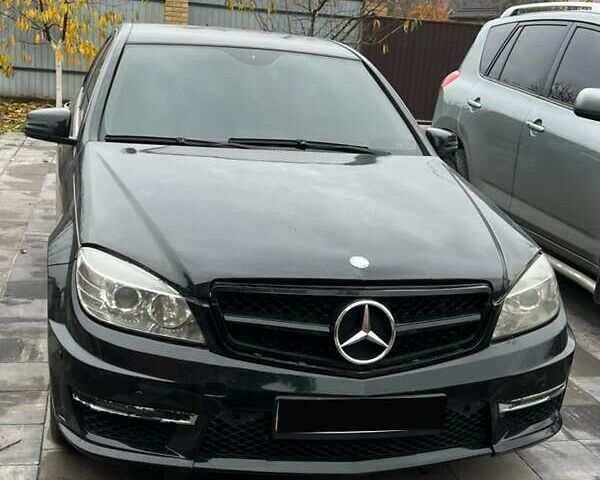 Чорний Мерседес Ц-Клас, об'ємом двигуна 1.8 л та пробігом 300 тис. км за 9700 $, фото 2 на Automoto.ua