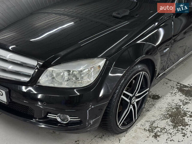 Черный Мерседес Ц-Класс, объемом двигателя 2.2 л и пробегом 253 тыс. км за 9800 $, фото 12 на Automoto.ua