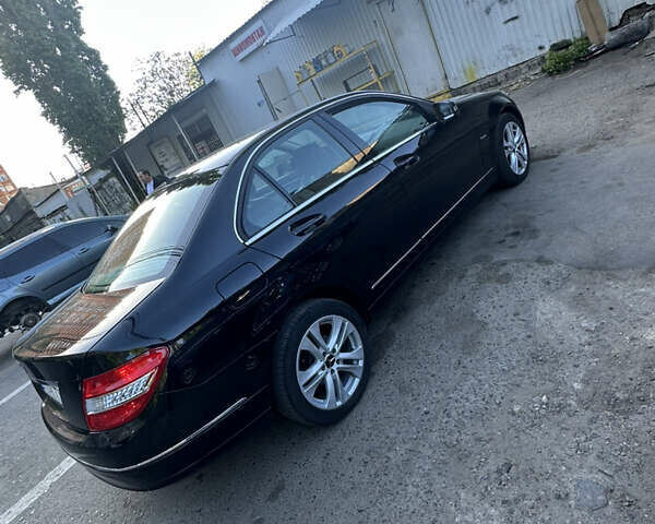 Чорний Мерседес Ц-Клас, об'ємом двигуна 2.2 л та пробігом 255 тис. км за 10650 $, фото 19 на Automoto.ua