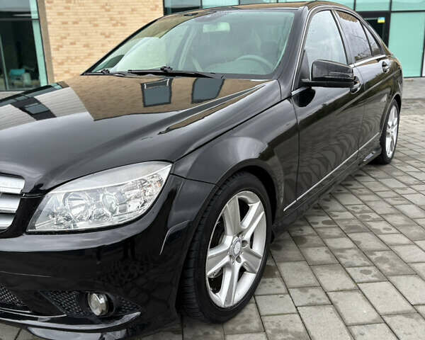Черный Мерседес Ц-Класс, объемом двигателя 3 л и пробегом 173 тыс. км за 7777 $, фото 1 на Automoto.ua