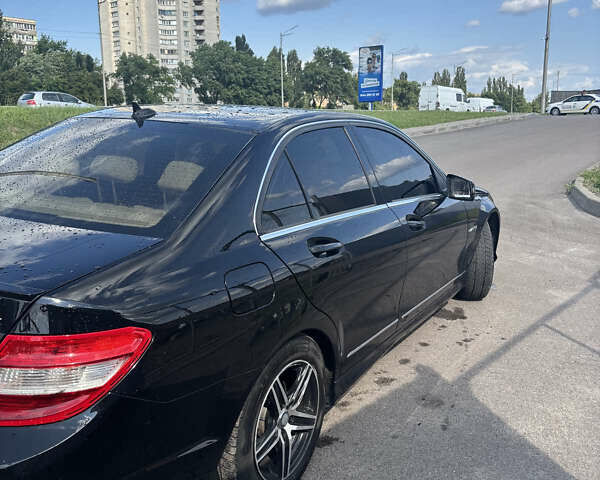 Черный Мерседес Ц-Класс, объемом двигателя 3 л и пробегом 327 тыс. км за 9500 $, фото 6 на Automoto.ua