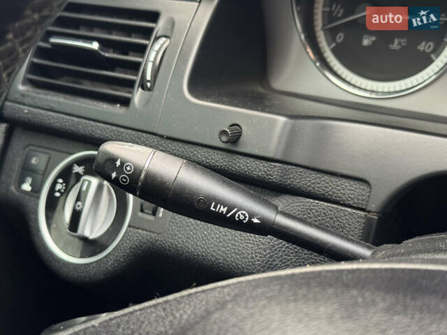 Чорний Мерседес Ц-Клас, об'ємом двигуна 2.14 л та пробігом 349 тис. км за 9950 $, фото 12 на Automoto.ua