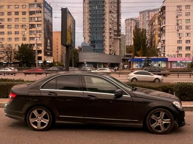 Черный Мерседес Ц-Класс, объемом двигателя 3 л и пробегом 170 тыс. км за 6600 $, фото 4 на Automoto.ua