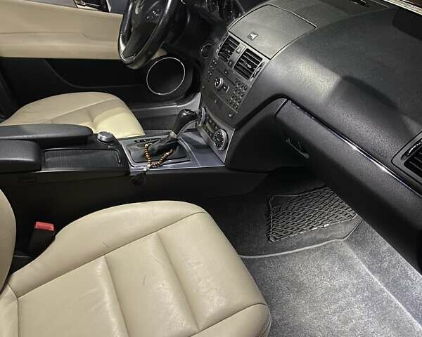 Черный Мерседес Ц-Класс, объемом двигателя 3 л и пробегом 222 тыс. км за 13200 $, фото 32 на Automoto.ua