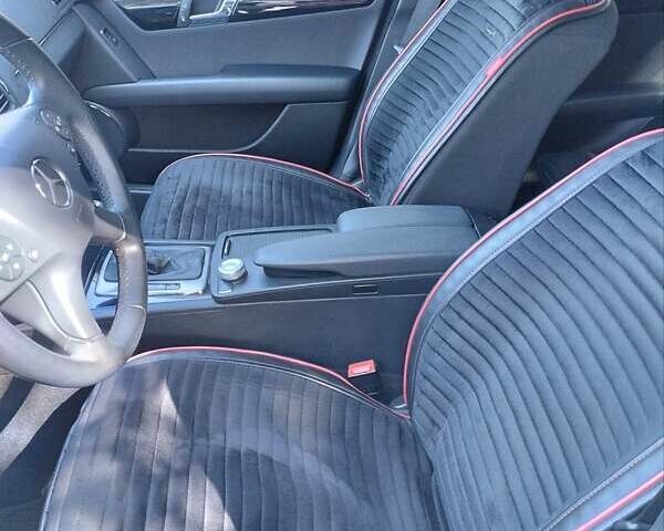 Черный Мерседес Ц-Класс, объемом двигателя 1.8 л и пробегом 125 тыс. км за 12500 $, фото 20 на Automoto.ua