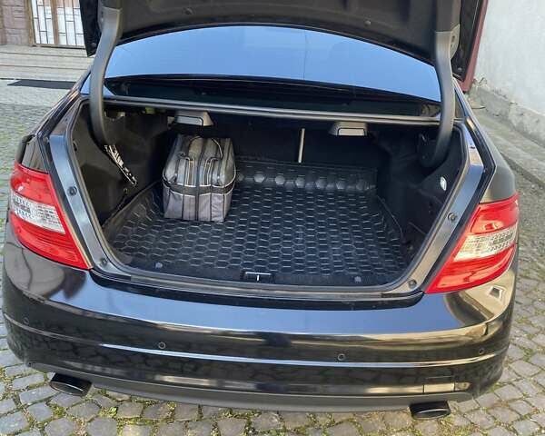 Черный Мерседес Ц-Класс, объемом двигателя 3 л и пробегом 222 тыс. км за 13200 $, фото 20 на Automoto.ua