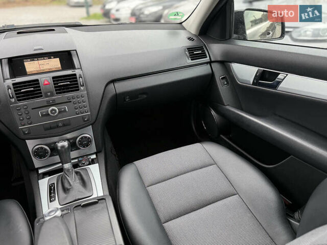 Чорний Мерседес Ц-Клас, об'ємом двигуна 1.8 л та пробігом 217 тис. км за 10850 $, фото 19 на Automoto.ua