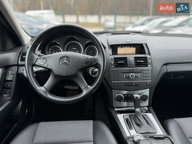 Чорний Мерседес Ц-Клас, об'ємом двигуна 1.8 л та пробігом 217 тис. км за 10850 $, фото 18 на Automoto.ua