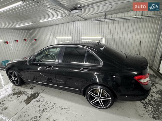 Черный Мерседес Ц-Класс, объемом двигателя 2.2 л и пробегом 253 тыс. км за 9800 $, фото 9 на Automoto.ua