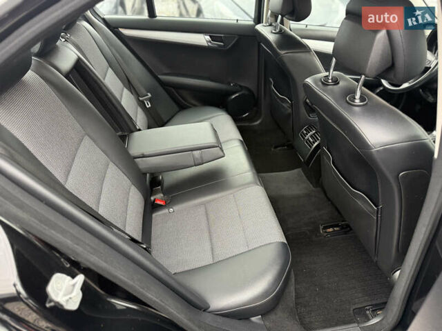 Чорний Мерседес Ц-Клас, об'ємом двигуна 1.8 л та пробігом 217 тис. км за 10850 $, фото 16 на Automoto.ua