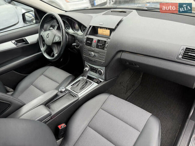 Чорний Мерседес Ц-Клас, об'ємом двигуна 1.8 л та пробігом 217 тис. км за 10850 $, фото 21 на Automoto.ua