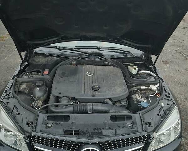 Черный Мерседес Ц-Класс, объемом двигателя 2.2 л и пробегом 242 тыс. км за 8900 $, фото 1 на Automoto.ua