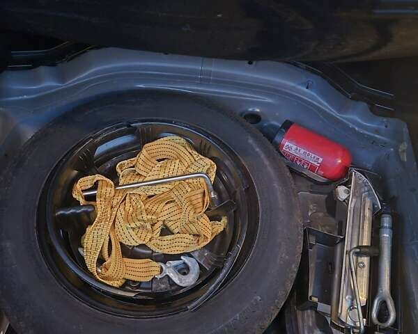 Черный Мерседес Ц-Класс, объемом двигателя 2.2 л и пробегом 242 тыс. км за 8900 $, фото 16 на Automoto.ua