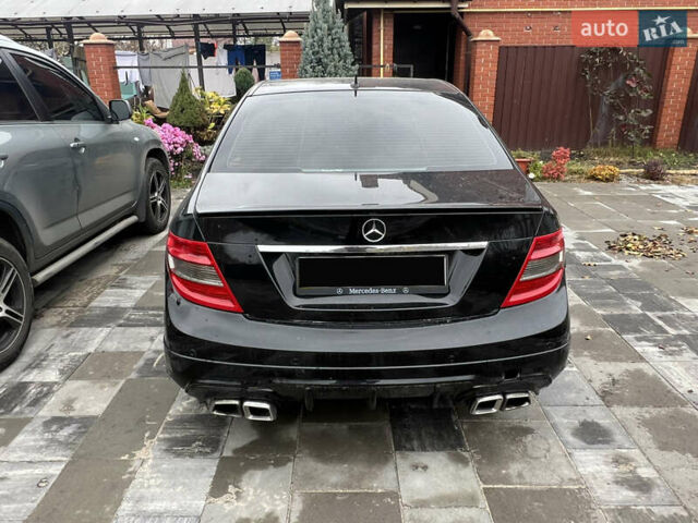 Чорний Мерседес Ц-Клас, об'ємом двигуна 1.8 л та пробігом 300 тис. км за 9700 $, фото 3 на Automoto.ua