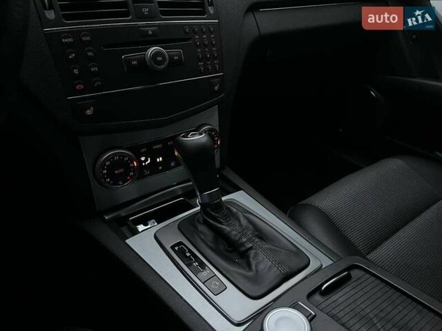 Черный Мерседес Ц-Класс, объемом двигателя 1.8 л и пробегом 256 тыс. км за 8990 $, фото 27 на Automoto.ua