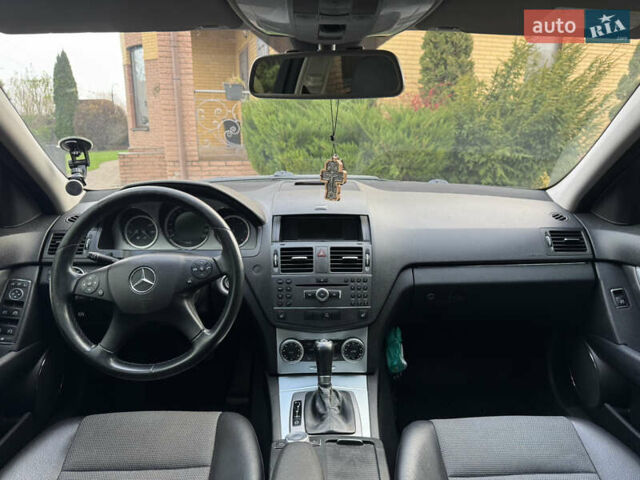 Чорний Мерседес Ц-Клас, об'ємом двигуна 2.14 л та пробігом 349 тис. км за 9950 $, фото 8 на Automoto.ua