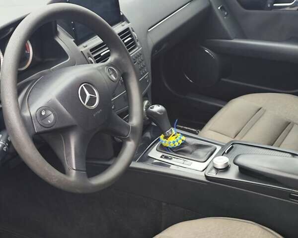 Чорний Мерседес Ц-Клас, об'ємом двигуна 2.1 л та пробігом 350 тис. км за 10800 $, фото 8 на Automoto.ua