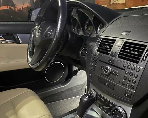 Черный Мерседес Ц-Класс, объемом двигателя 3 л и пробегом 222 тыс. км за 13200 $, фото 35 на Automoto.ua