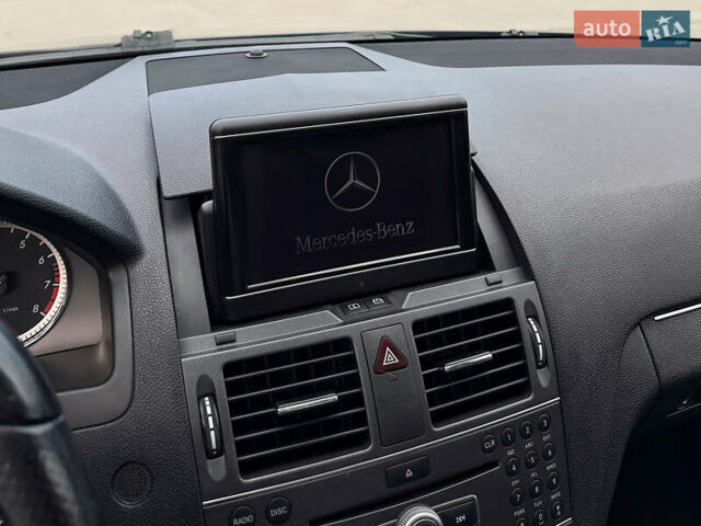 Чорний Мерседес Ц-Клас, об'ємом двигуна 3 л та пробігом 160 тис. км за 12800 $, фото 8 на Automoto.ua