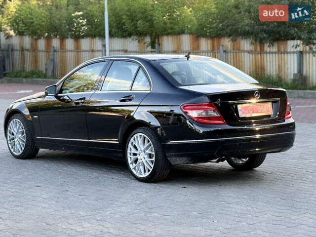 Чорний Мерседес Ц-Клас, об'ємом двигуна 1.8 л та пробігом 215 тис. км за 10999 $, фото 12 на Automoto.ua