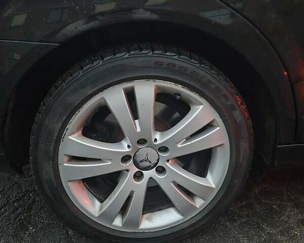 Черный Мерседес Ц-Класс, объемом двигателя 2.2 л и пробегом 242 тыс. км за 8900 $, фото 19 на Automoto.ua