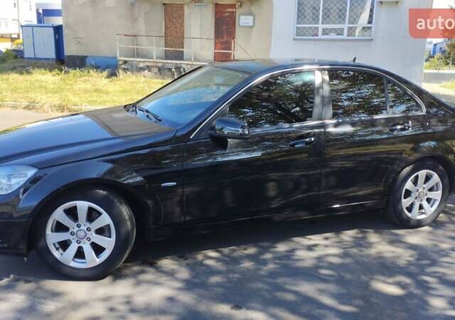 Черный Мерседес Ц-Класс, объемом двигателя 1.8 л и пробегом 125 тыс. км за 12500 $, фото 1 на Automoto.ua