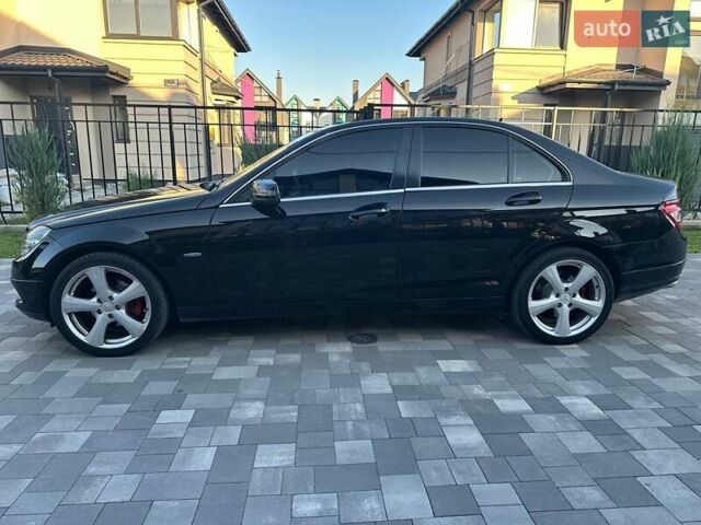 Чорний Мерседес Ц-Клас, об'ємом двигуна 1.8 л та пробігом 270 тис. км за 8900 $, фото 1 на Automoto.ua