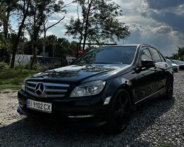 Чорний Мерседес Ц-Клас, об'ємом двигуна 2.5 л та пробігом 187 тис. км за 9800 $, фото 5 на Automoto.ua
