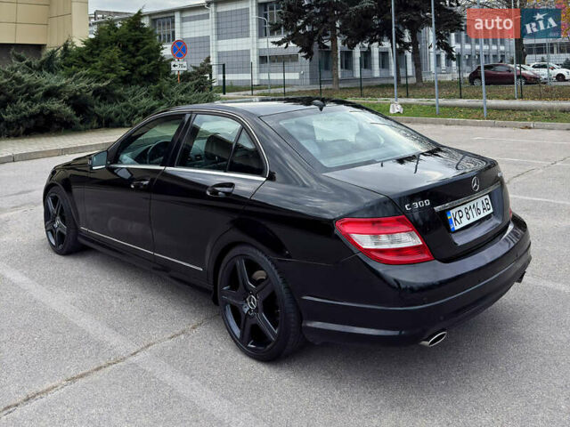 Чорний Мерседес Ц-Клас, об'ємом двигуна 3 л та пробігом 160 тис. км за 12800 $, фото 1 на Automoto.ua