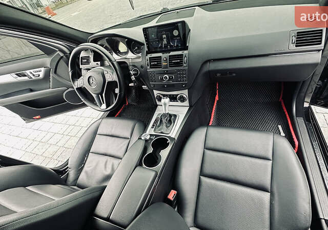 Черный Мерседес Ц-Класс, объемом двигателя 3 л и пробегом 172 тыс. км за 10800 $, фото 12 на Automoto.ua