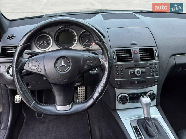 Чорний Мерседес Ц-Клас, об'ємом двигуна 3 л та пробігом 160 тис. км за 12800 $, фото 4 на Automoto.ua